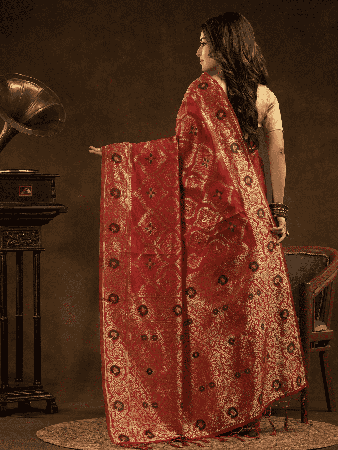 Banarasi Silk Ethnic Motifs Saree In Classic Red (Precision Looms) -009