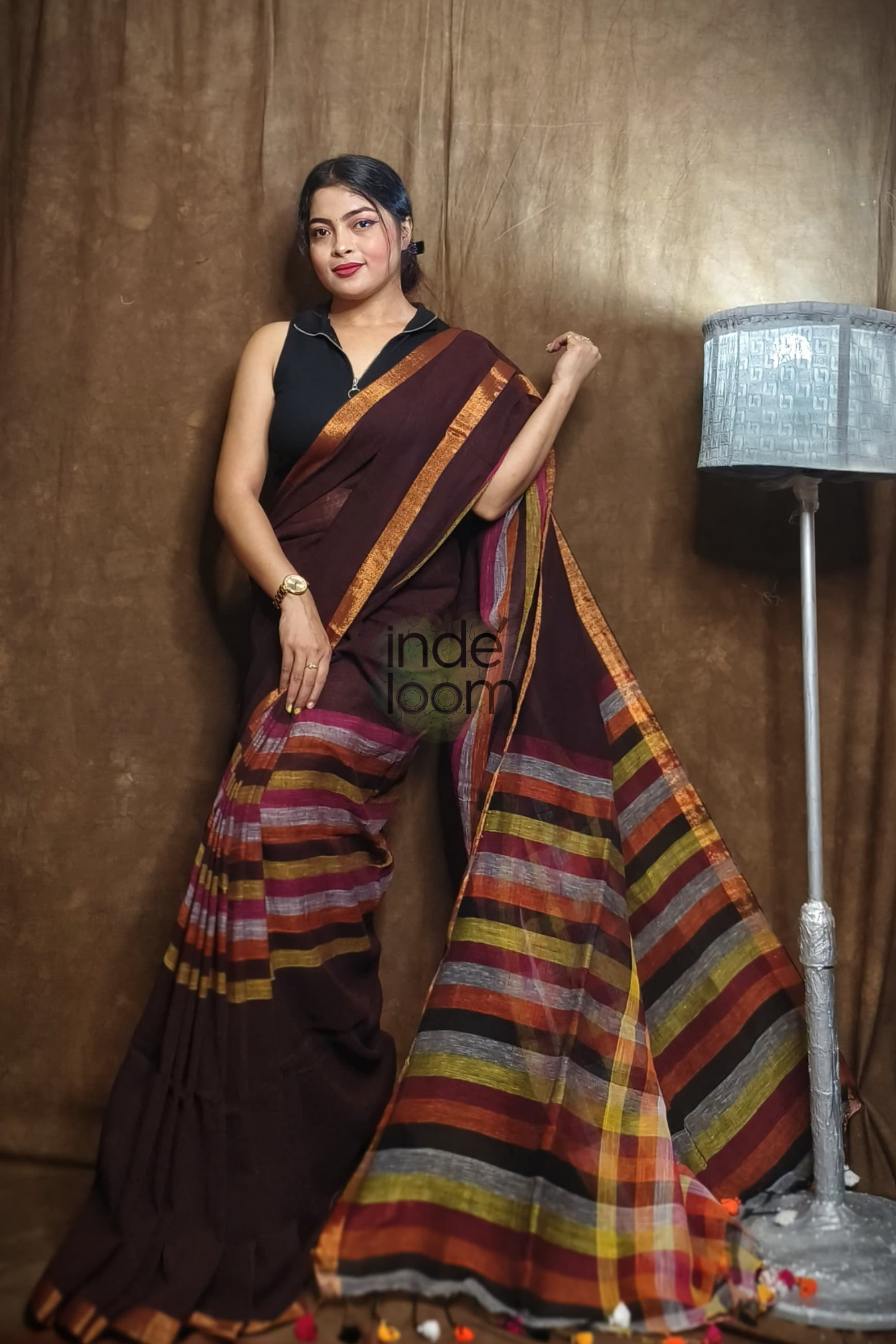 Handloom Linen Checks Saree with Golden Border-008