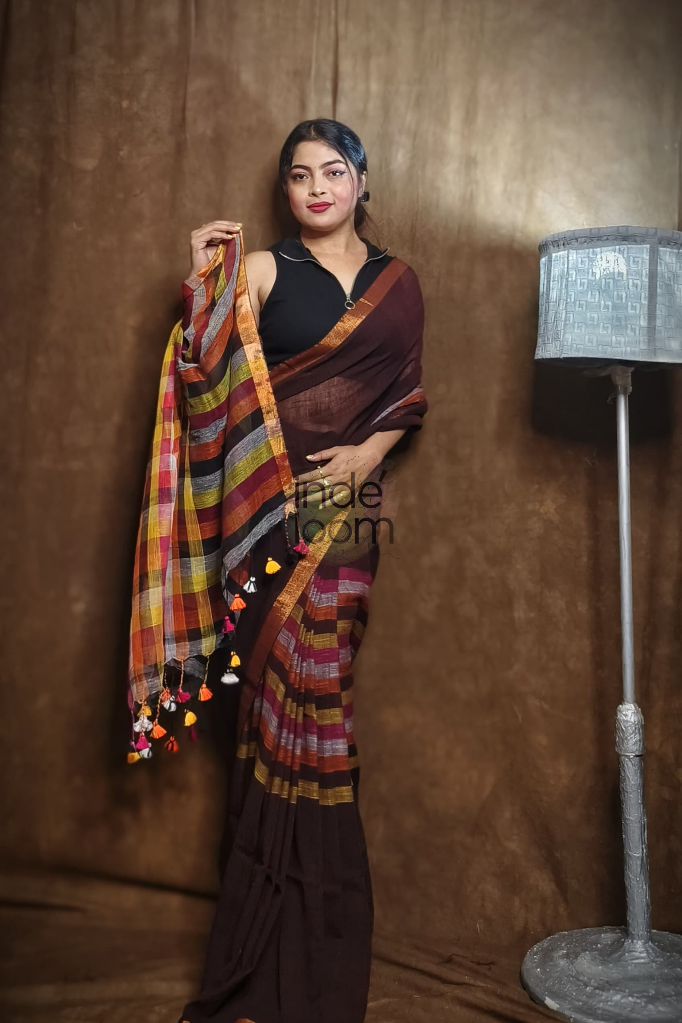 Handloom Linen Checks Saree with Golden Border-008