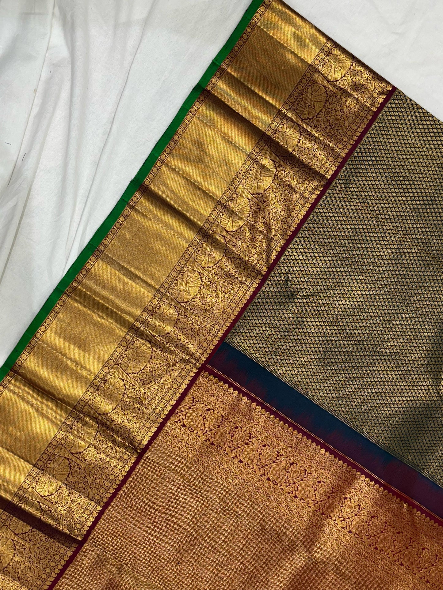 Pure Handwoven&nbsp;Gadwal Silk Saree Jungle Green -012