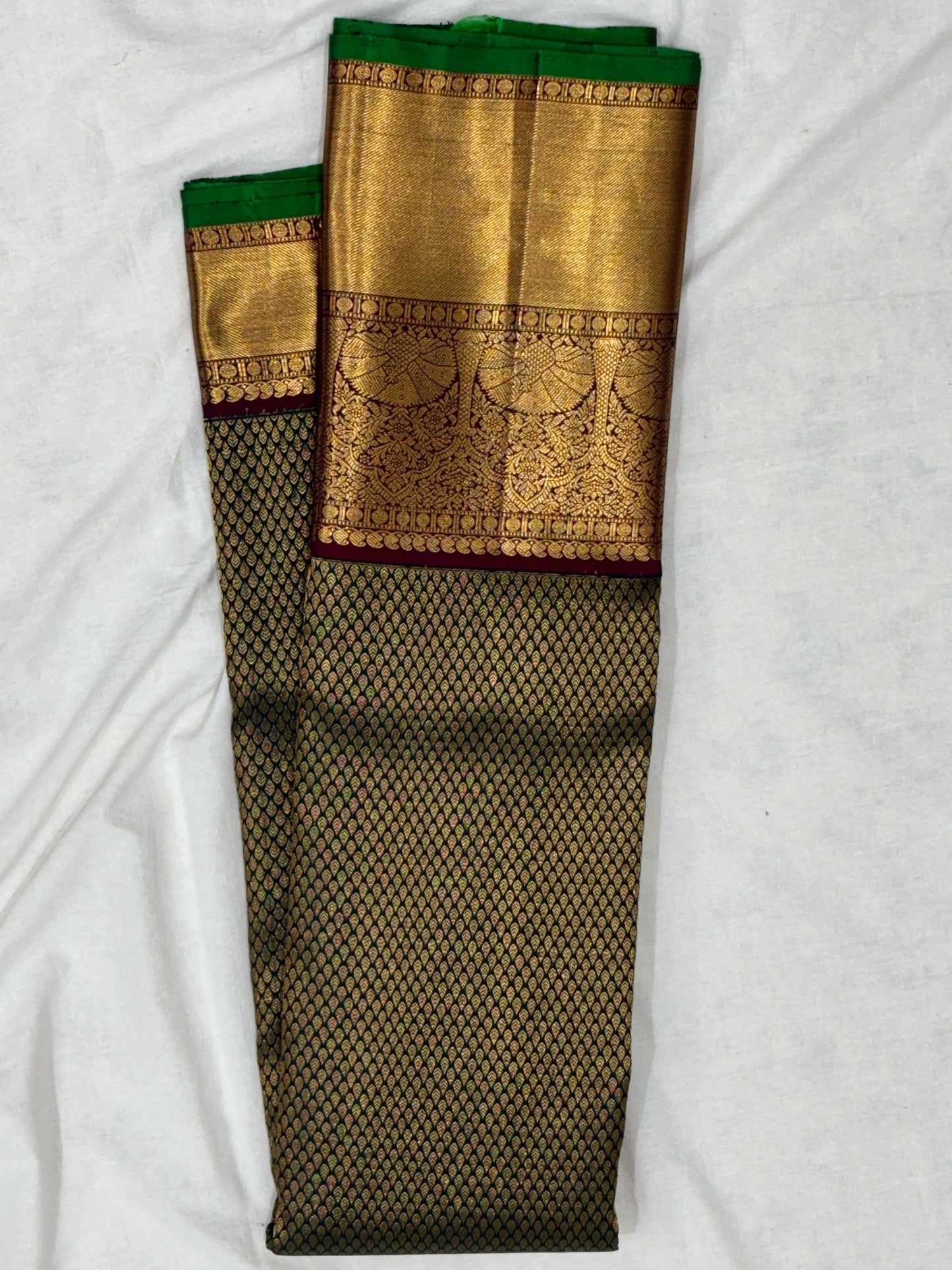 Pure Handwoven&nbsp;Gadwal Silk Saree Jungle Green -012